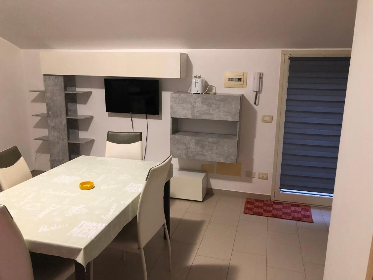 Mansarda Mentana Due Apartment Vittoria Luaran gambar