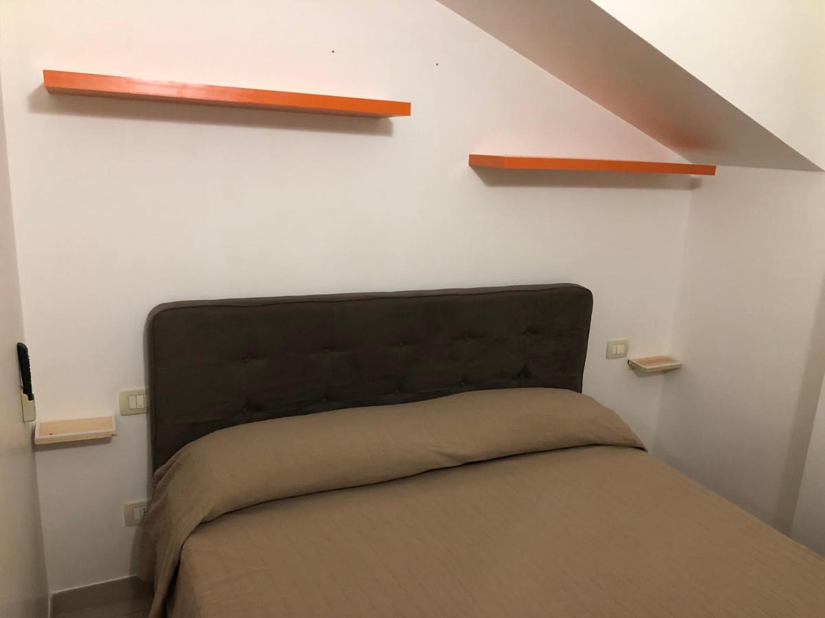 Mansarda Mentana Due Apartment Vittoria Luaran gambar